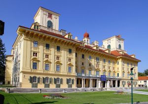 1200px-Eisenstadt_-_Schloss_Esterhazy
